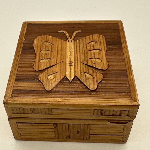Butterfly Bamboo Lined Trinket Box - Picture 1 of 8